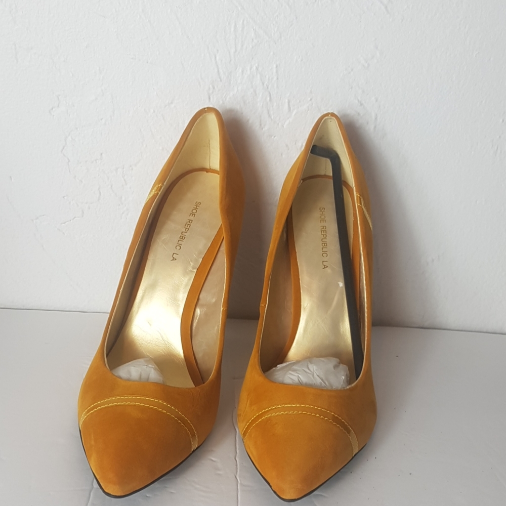 NWT shoe republic LA Mustard yellow heel